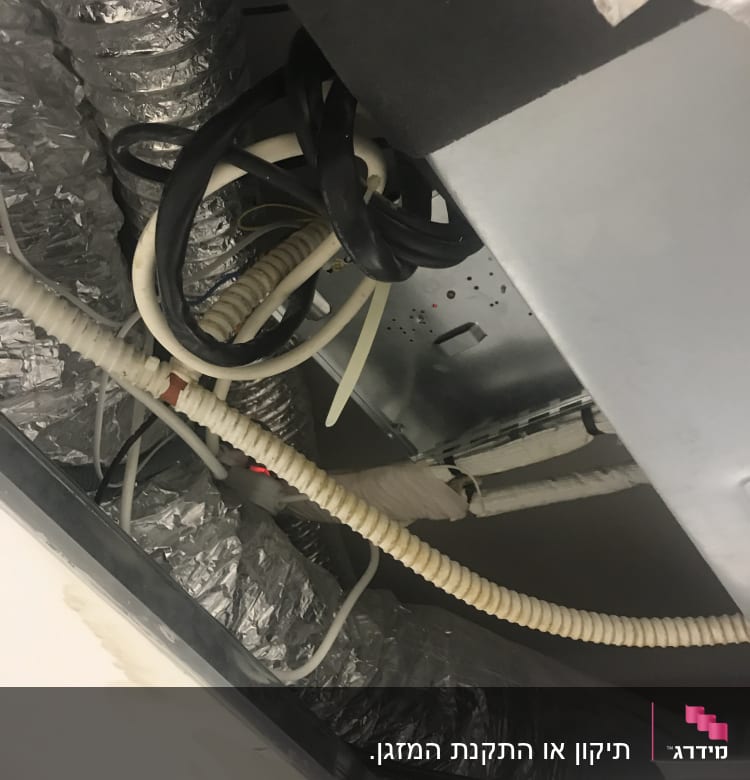 צינורות מיזוג אוויר ותעלות גמישות בתקרה